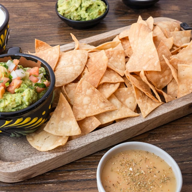 House Guacamole & Chips.
